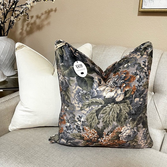 1-NWT CALLISTO HOME LUXURY VELVET FLORAL DESIGN DECORATIVE PILLOW - Picture 4 of 15